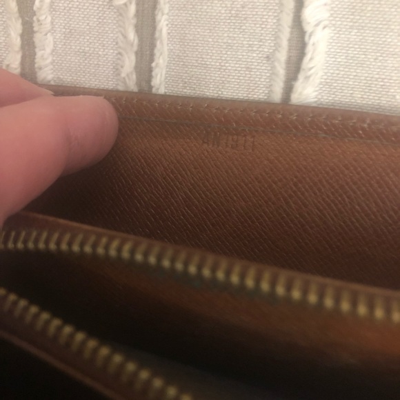 Louis Vuitton wallet, authentic. - Picture 10 of 11